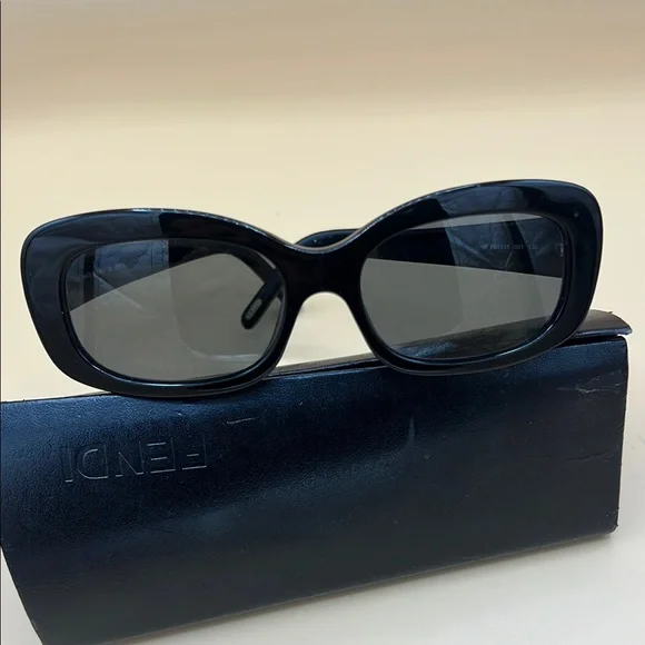 Used - FENDI FS5131 RX Sunglasses - Picture 2 of 15